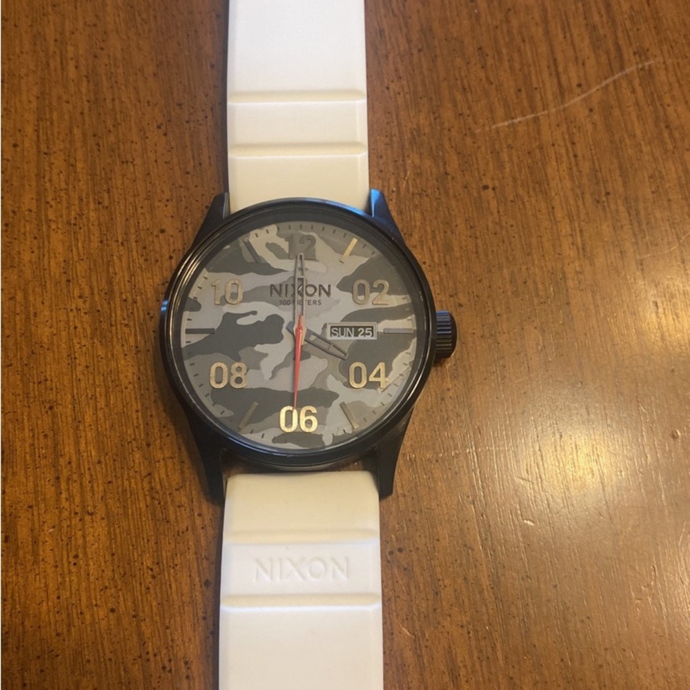 Nixon watch